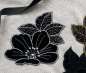 Preview: Samtmotiv Blume grau/schwarz