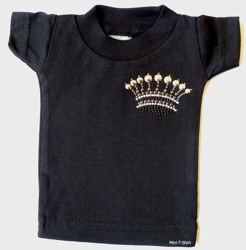 aufgebügelt auf einem Mini-T-Shirt