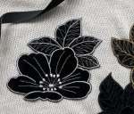 Samtmotiv Blume grau/schwarz